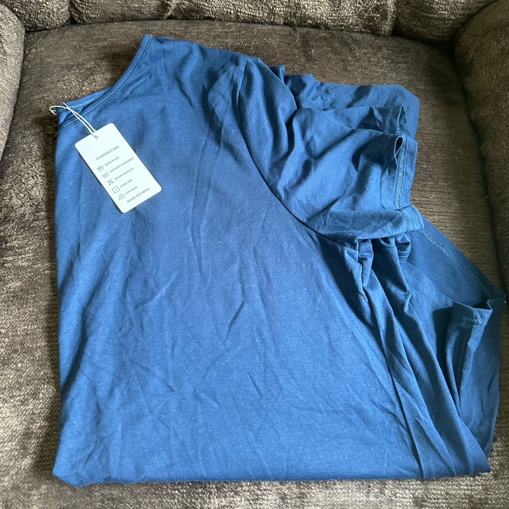 Rosriss brand NWT V neck tee sz 24w